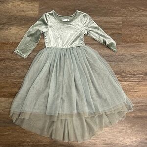 Taylor Joelle size 6 Elegant Velvet and Tulle Dress